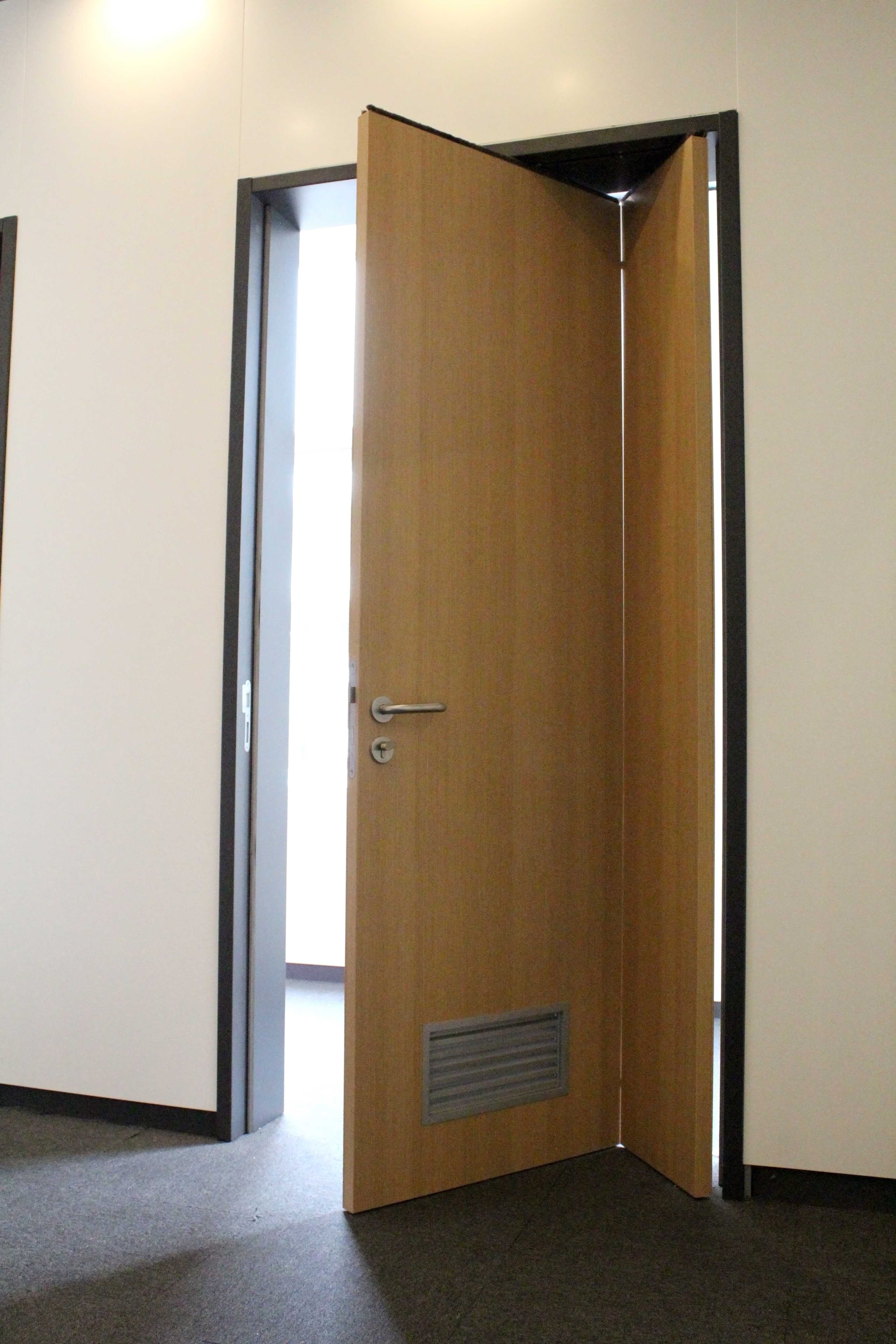 鋼質(zhì)平開(kāi)折疊門